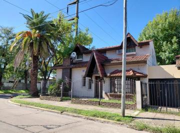 Casa · 132m² · 5 Ambientes · 2 Cocheras · Casa en Venta 4 Ambientes en Ituzaingó Norte