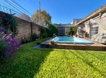 Casa de 2 ambientes, Tres de Febrero · Casa Sobre Lote Propio de 10 X 20 Jardín y Pileta