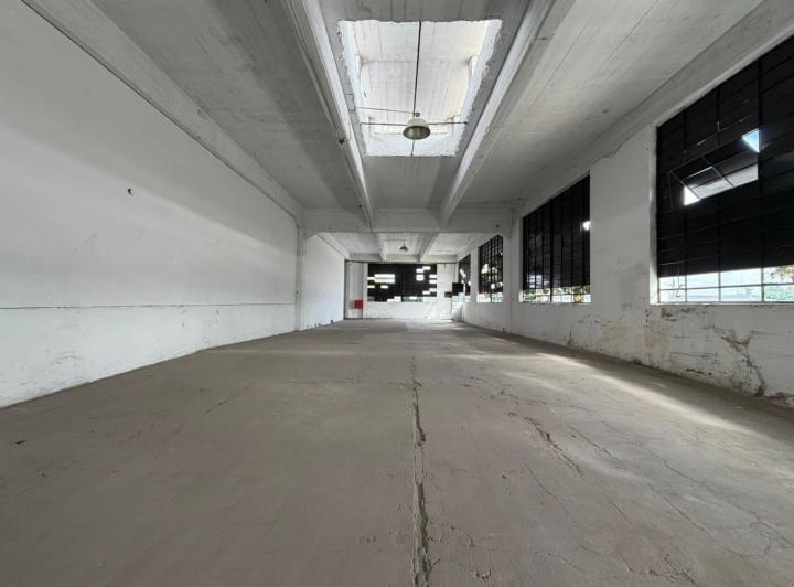 Depósito · 477m² · 2 Cocheras