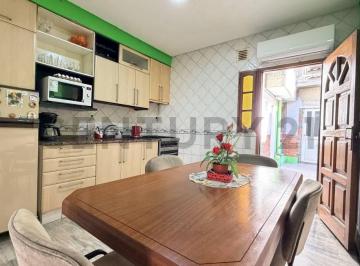 Casa · 125m² · 3 Ambientes · 1 Cochera · Venta Casa 3 Ambientes con Garage, Jardín, Patio y Quincho – Sarandí, Avellaneda