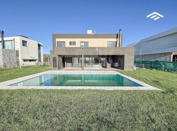 Casa · 269m² · 5 Ambientes · 2 Cocheras · Alquiler/ Venta Casa - Terralagos a Estrenar 4 Hab + Piscina