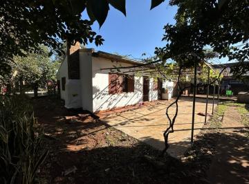 Casa · 120m² · 6 Ambientes · 2 Cocheras · Casa en Venta con Amplio Terreno en Esquina B° Altos de Bella Vista