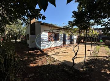 Casa · 120m² · 6 Ambientes · 2 Cocheras · Casa en Venta con Amplio Terreno en Esquina B° Altos de Bella Vista