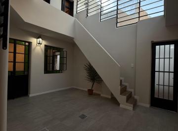 Casa de 6 ambientes, Rosario · Casa Interna de Pasillo Ubicada en Distrito Centro