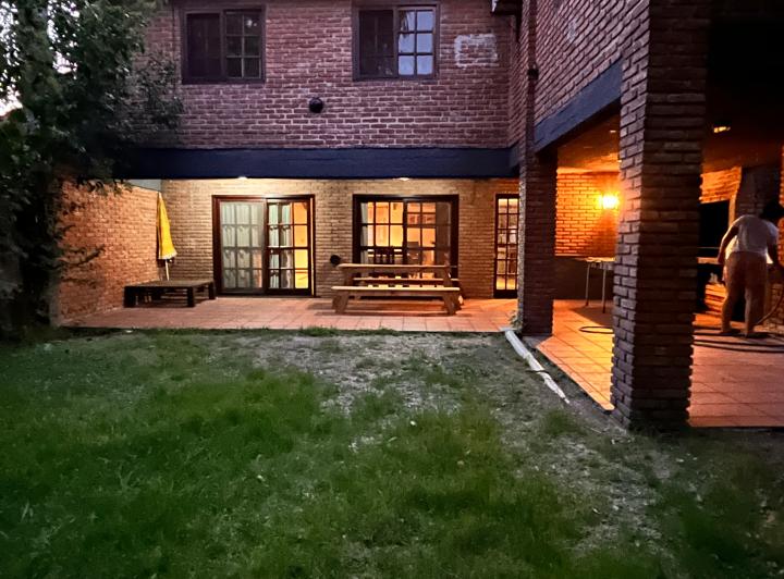Casa · 280m² · 6 Ambientes · 1 Cochera