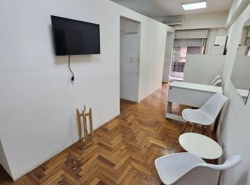Consultorio de 2 ambientes, Almagro · Oficina / Consultorio en Alquiler con Gabinete Privado y Balcón