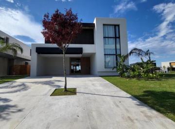 Casa · 400m² · 6 Ambientes · 2 Cocheras · Venta Casa - Barrio Costas - Puertos del Lago - 6 Ambientes