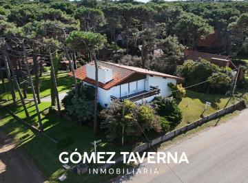 Casa · 273m² · 4 Ambientes · 2 Cocheras · Casa en Venta Pinamar, Zona Lasalle
