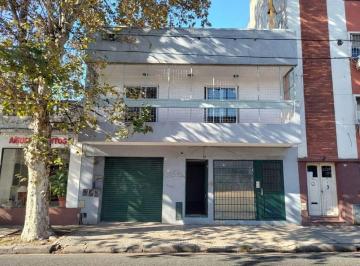 Local comercial , Villa General Mitre · Local de 200 m² en Alquiler