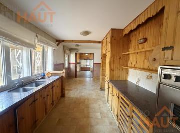 Casa · 193m² · 4 Ambientes · 1 Cochera · Casa en El Manzanar
