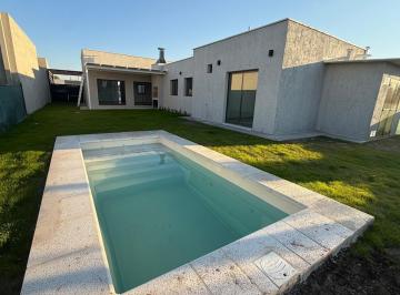 Casa de 6 ambientes, Maipú · Hermosa Casa a Estrenar en Barrio Alba de Tanqay