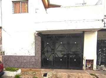 Casa · 123m² · 5 Ambientes · ¡Oportunidad! Casa Apto 2 Fam. Patio y Excelente Ubicacion