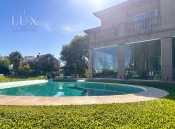 Casa · 570m² · 7 Ambientes · 1 Cochera · Casa en Venta y Alquiler 4 Habitaciobnes en Suitte a La Laguna en El Barrio Los Castores, Nordelta