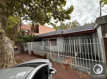 Casa · 180m² · 4 Ambientes · 1 Cochera · Casa en Venta en Granadero Baigorria 2 Dorm. Patio y Cochera