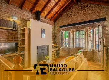 Casa · 132m² · 4 Ambientes · Casa en Venta de 3 Dorm. con Pileta en Ciudad Evita