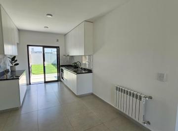 Casa · 70m² · 4 Ambientes · 1 Cochera · Venta Duplex Docta 2 Dormis, 2 Baños, Pb, Usd 128.000, Entrega Inmediata.
