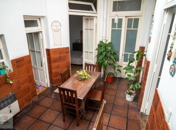 Departamento · 92m² · 5 Ambientes · Hermoso PH en Venta en El Corazón de La Boca