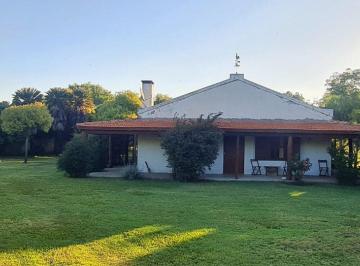 Quinta vacacional · 305m² · 3 Dormitorios · 5 Cocheras · Casa Quinta con 6ha Sobre Ruta N° 6 en Villa Larca
