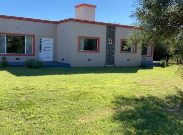 Casa · 96m² · 2 Ambientes · 1 Cochera · Venta de 2 Cabañas con Pileta - Cortaderas