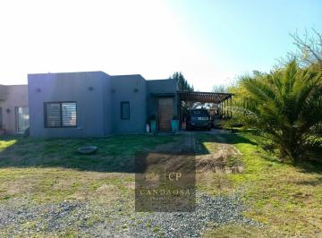 Casa · 130m² · 4 Ambientes · 3 Cocheras · Rbs. Hermosa Casa Apta Credito, en Barrio Tipas Blancas