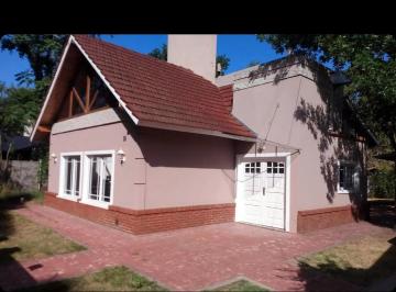 Casa de 7 ambientes, Almirante Brown · Casa Dueño Vende Chalet, Muy Luminoso, Amplio Parque, Excelente Ubicación.