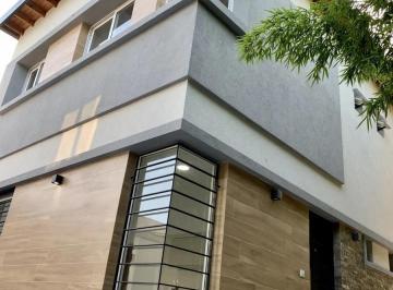 Casa · 70m² · 3 Ambientes · Casa en Alquiler - 2 Dorm. 2 Baños - Lomas de Zamora