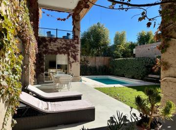 Casa · 280m² · 7 Ambientes · 2 Cocheras · Casa en Mendoza