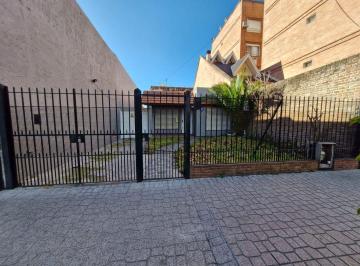OMP-OMP-5352_2 · Casa 3 Ambientes, Patio, Parque, Cochera Varios Autos. Apto Credito. Centro de C