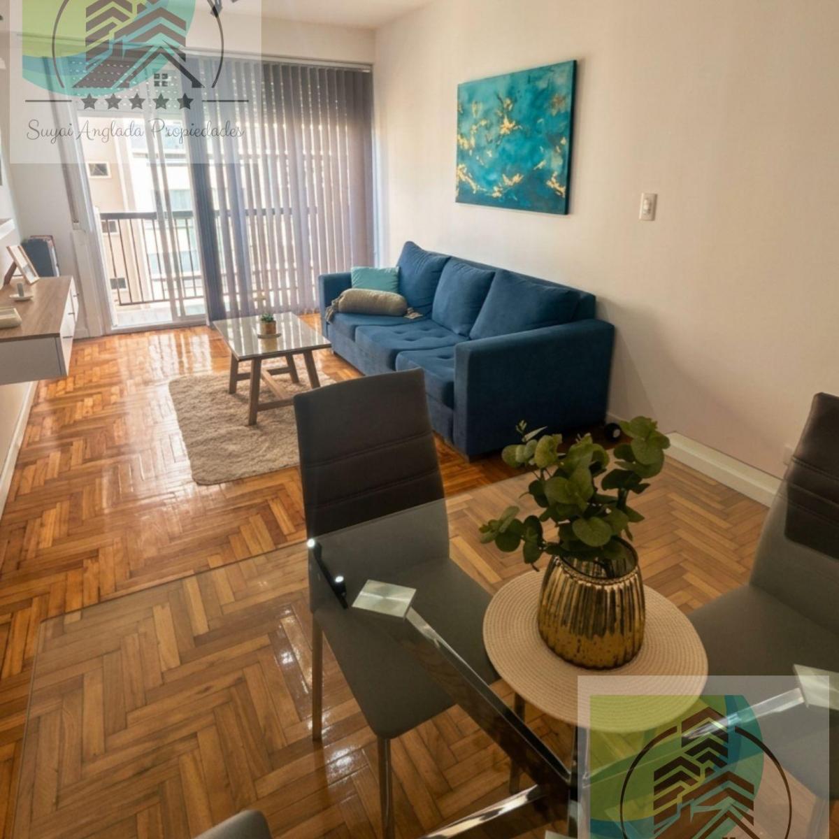Departamento 2 ambientes con dependencia al frente con balcón y vista a Plaza Colón