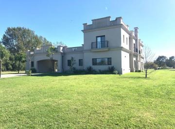 Casa · 430m² · 7 Ambientes · 3 Cocheras · Casa en Alquiler en Estancia Villa Maria!