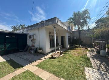 Casa · 110m² · 4 Ambientes · 2 Cocheras · Venta Casa Alberdi 3 Dorm. con Patio Verde