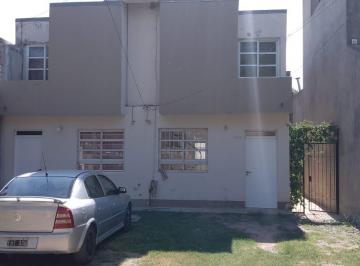 Casa · 64m² · 2 Ambientes · 1 Cochera · Royo Inmobiliaria Alquila Duplex Dos Dormitorio en Barrio Altos del Valle