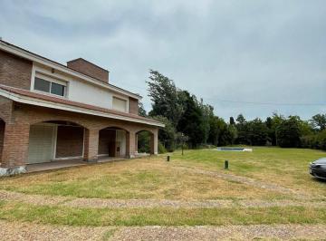 Casa · 250m² · 5 Ambientes · 3 Cocheras · Casa en Roldán