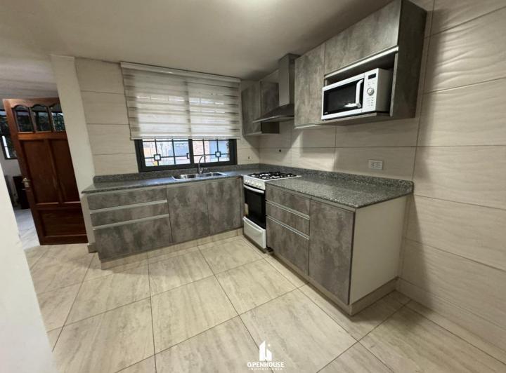 Casa · 300m² · 3 Dormitorios · 1 Cochera
