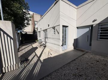 Casa · 83m² · 4 Ambientes · 1 Cochera · Casa de Tres Dorm. en Venta Gonnet - Villa Castells