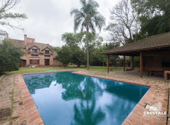 Casa · 400m² · 6 Ambientes · 2 Cocheras