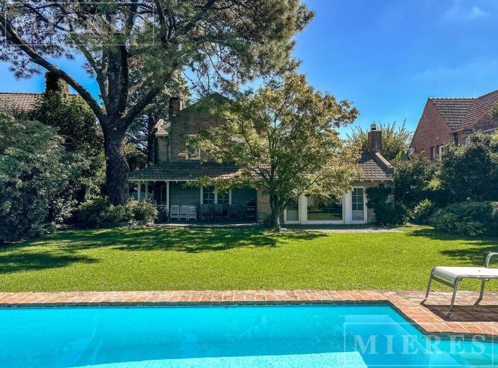 Casa · 350m² · 7 Ambientes · 1 Cochera