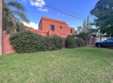 Casa · 250m² · 5 Ambientes · 2 Cocheras · Casa en San Eduardo Fisherton Esquina Sobre Newbery! Acepta Permuta!