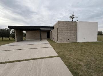 Casa · 206m² · 5 Ambientes · 2 Cocheras · Casa en Venta en Alqarias - Siete Soles, 3 Dorm., 620 m², Galería