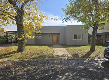 Casa · 175m² · 4 Ambientes · 2 Cocheras · Casa en Venta 4 Ambientes en Santa Guadalupe - Pilar del Este