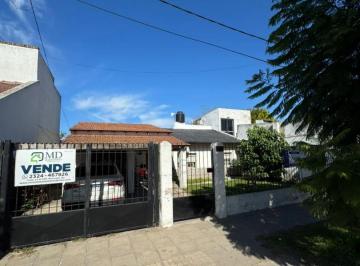 Casa · 180m² · 6 Ambientes · Casa en Avda. 2 y Calle 39 con Apartamento
