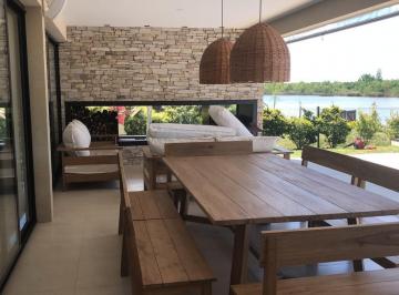 Casa · 250m² · 4 Ambientes · 4 Cocheras · Alquiler Casa 4 Ambientes en Muelles