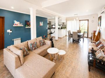 Casa de 6 ambientes, La Plata · Casa en Venta en Villa Castells