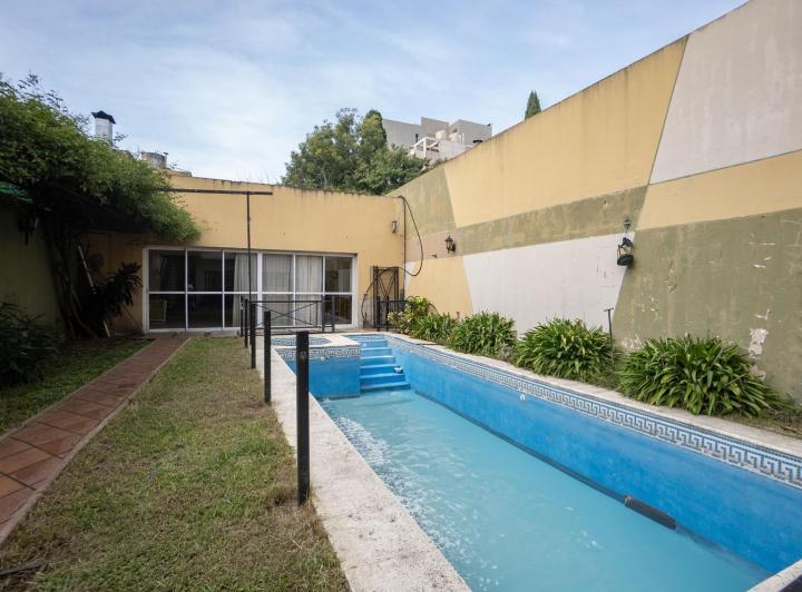 Casa · 360m² · 8 Ambientes