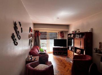 Departamento de 4 ambientes, Villa Crespo · Semipiso de 4 Ambientes Al Frente con Balcón Corrido y Patio – Muy Luminoso – Villa Crespo