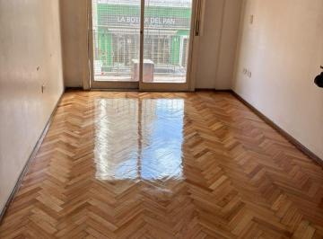 Departamento de 4 ambientes, Villa Crespo · Semipiso de 4 Ambientes Al Frente con Balcón Corrido y Patio – Muy Luminoso – Villa Crespo