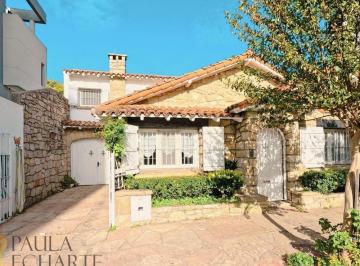 Casa · 160ha · 5 Ambientes · 1 Cochera · Venta de Chalet 5 Ambientes Zona Guemes Patio y Cochera