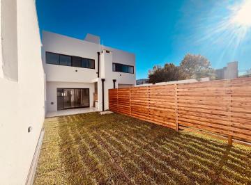 Casa · 120m² · 4 Ambientes · 1 Cochera · Casa en Venta en La Plata