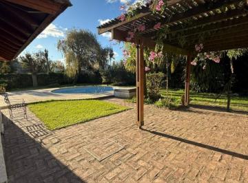 Casa · 250m² · 8 Ambientes · 655 E/ 9 y 10 - Parque Sicardi - Sobre Esquina 1650 m² - Apto Banco