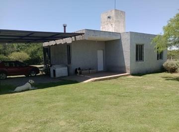 Casa de 4 ambientes, Unquillo · Casa con 1677 m² en Venta con 2 Dorm. en Unquillo